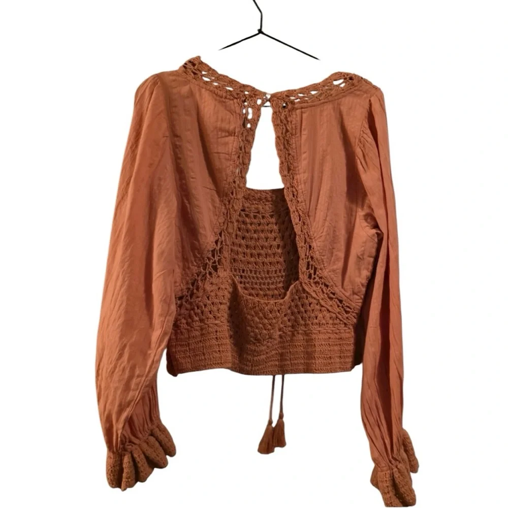 Free People Megan Long sleeves cut out back Crochet crop Top size Large